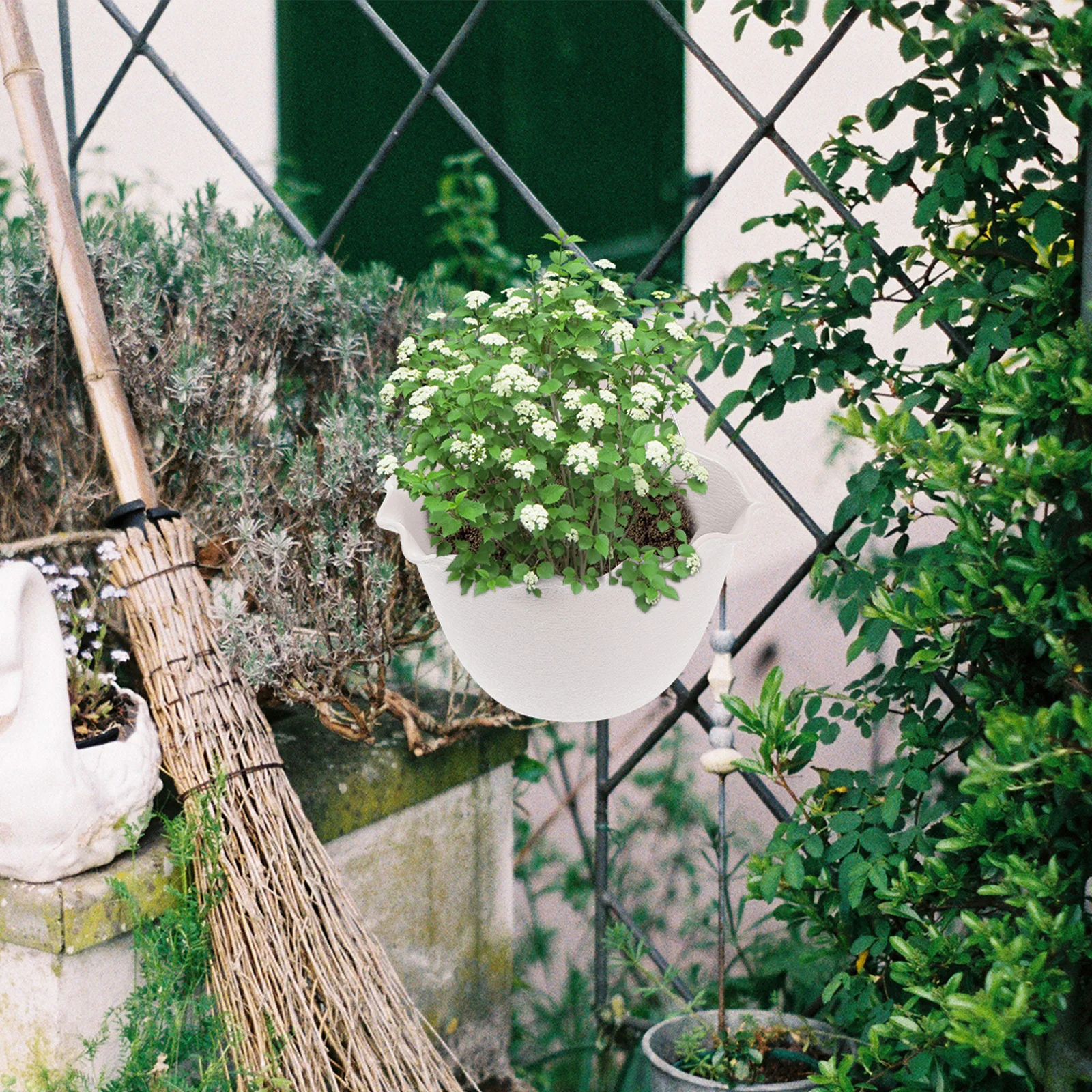 1Pcs Vintage Painted Hanging Flower Pot Durable Rust Resistant Outdoor Balcony Garden Wall Hanging Planter Indoor Flower Pot
1Pcs Vintage Painted Hanging Flower Pot Durable Rust Resistant Outdoor Balcony Garden Wall Hanging Planter Indoor Flower Pot