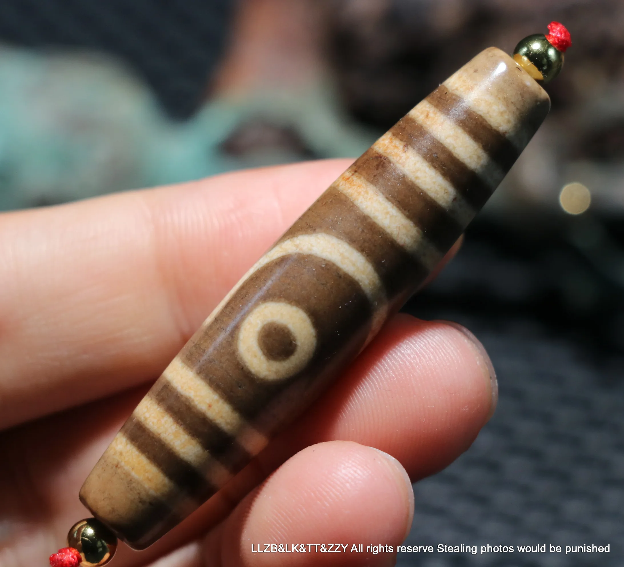 Ultra Unique Energy Tibetan Old Agate 2 Eyed 6 Line Love Symbol dZi Bead Pendant 5A R Precious Gemstone Jewelry
Ultra Unique Energy Tibetan Old Agate 2 Eyed 6 Line Love Symbol dZi Bead Pendant 5A R Precious Gemstone Jewelry