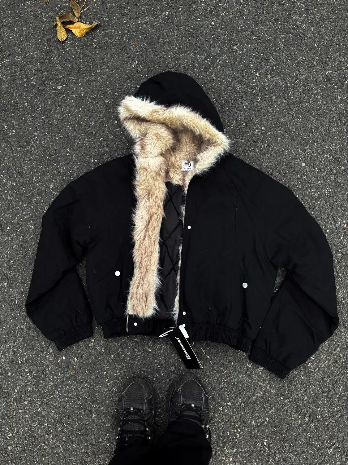 Молодежное трендовое зимнее пальто на флисовой подкладке и утолщенном меховом воротнике с капюшоном, теплое свободное флисовое пальто, модное мужское толстое пальто с защитой от холода
Молодежное трендовое зимнее пальто на флисовой подкладке и утолщенном меховом воротнике с капюшоном, теплое свободное флисовое пальто, модное мужское толстое пальто с защитой от холода