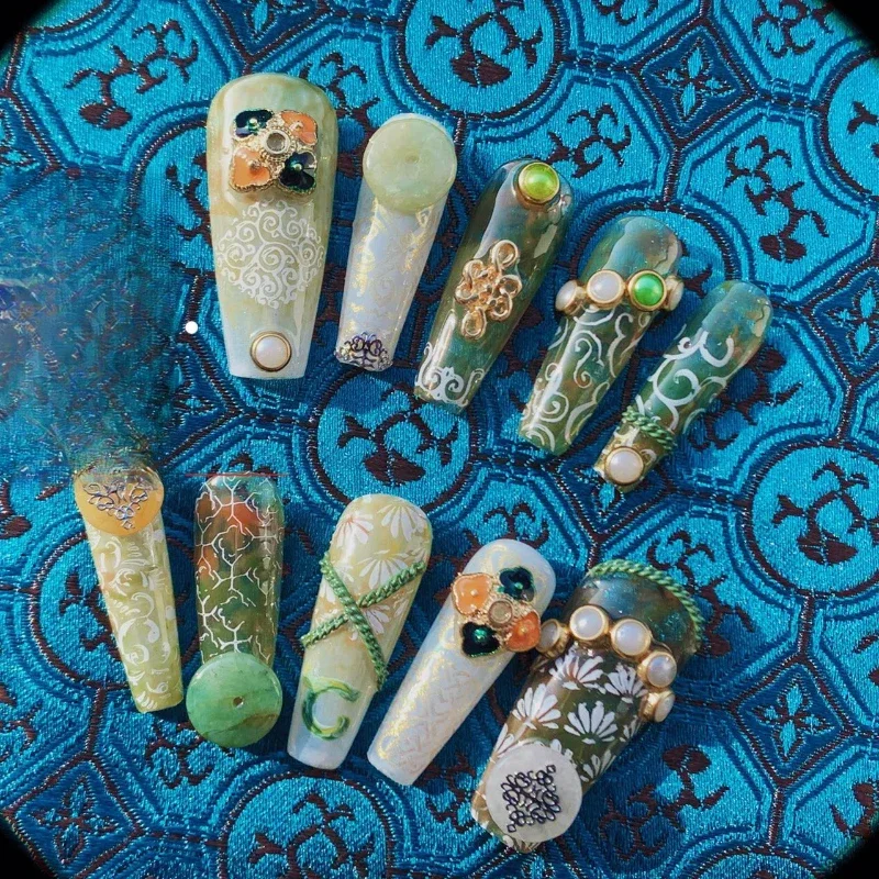 Original Mongolian style wearing manicure luxury high-end manicure
Original Mongolian style wearing manicure luxury high-end manicure