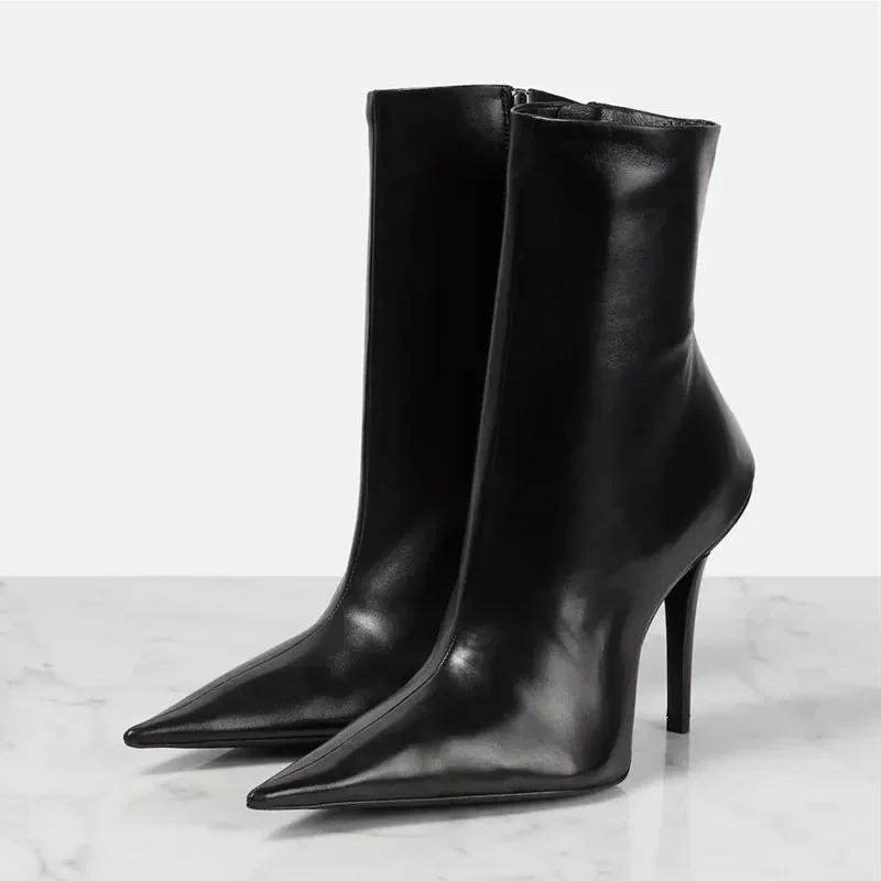 Arden Furtado 2024 Pointed Toe Thin Heels Side Zipper Motorcycle Boots Super High Heel Modern Boots Extra Large Size Short Boots
Arden Furtado 2024 Pointed Toe Thin Heels Side Zipper Motorcycle Boots Super High Heel Modern Boots Extra Large Size Short Boots