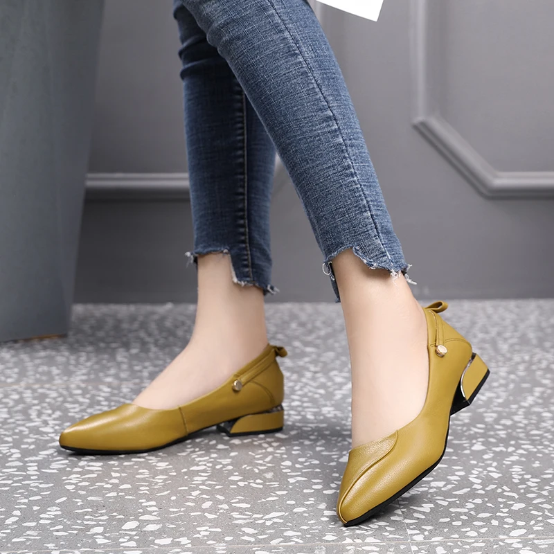 2022 Spring Summer New Designer Med Heels Shoes Women Large Size Pumps Brand Genuine Leather Ladies Luxury Fashion Party Shoes
2022 Spring Summer New Designer Med Heels Shoes Women Large Size Pumps Brand Genuine Leather Ladies Luxury Fashion Party Shoes