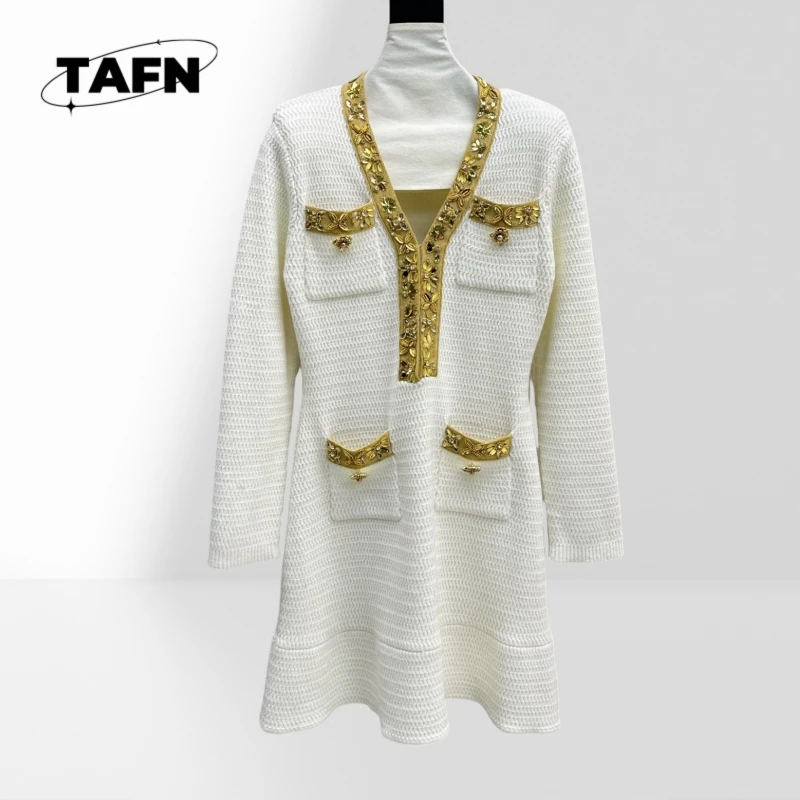 25 Popular British Style Cashmere Warm Banquet Ladies Dress Printing Stylish V-neck Fashion Simple and Beautiful Trend
25 Popular British Style Cashmere Warm Banquet Ladies Dress Printing Stylish V-neck Fashion Simple and Beautiful Trend
