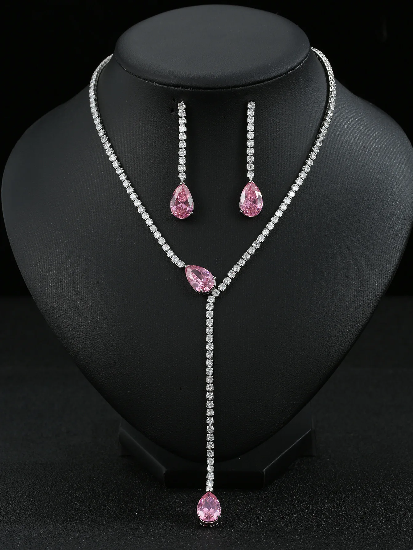 New Zircon Necklace Earrings Rose Quartz Women's Fashion Accessories Two-Piece High-quality Crystal Necklace
New Zircon Necklace Earrings Rose Quartz Women's Fashion Accessories Two-Piece High-quality Crystal Necklace