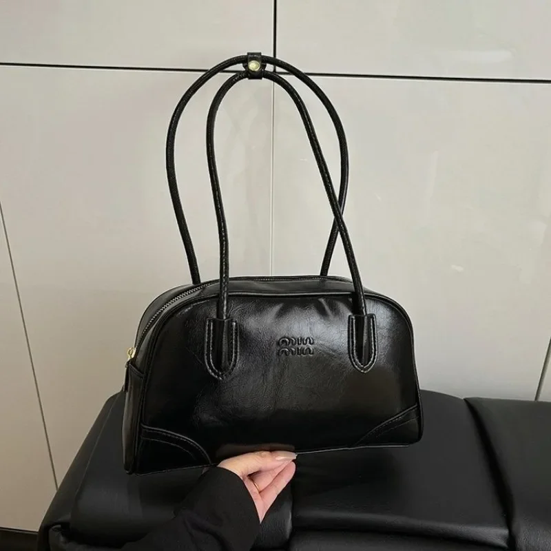 Luxury Leather Diaper Bag For Women Minimalist Design Handbag Elegant Classic Commuter Large Capacity Bag
Luxury Leather Diaper Bag For Women Minimalist Design Handbag Elegant Classic Commuter Large Capacity Bag