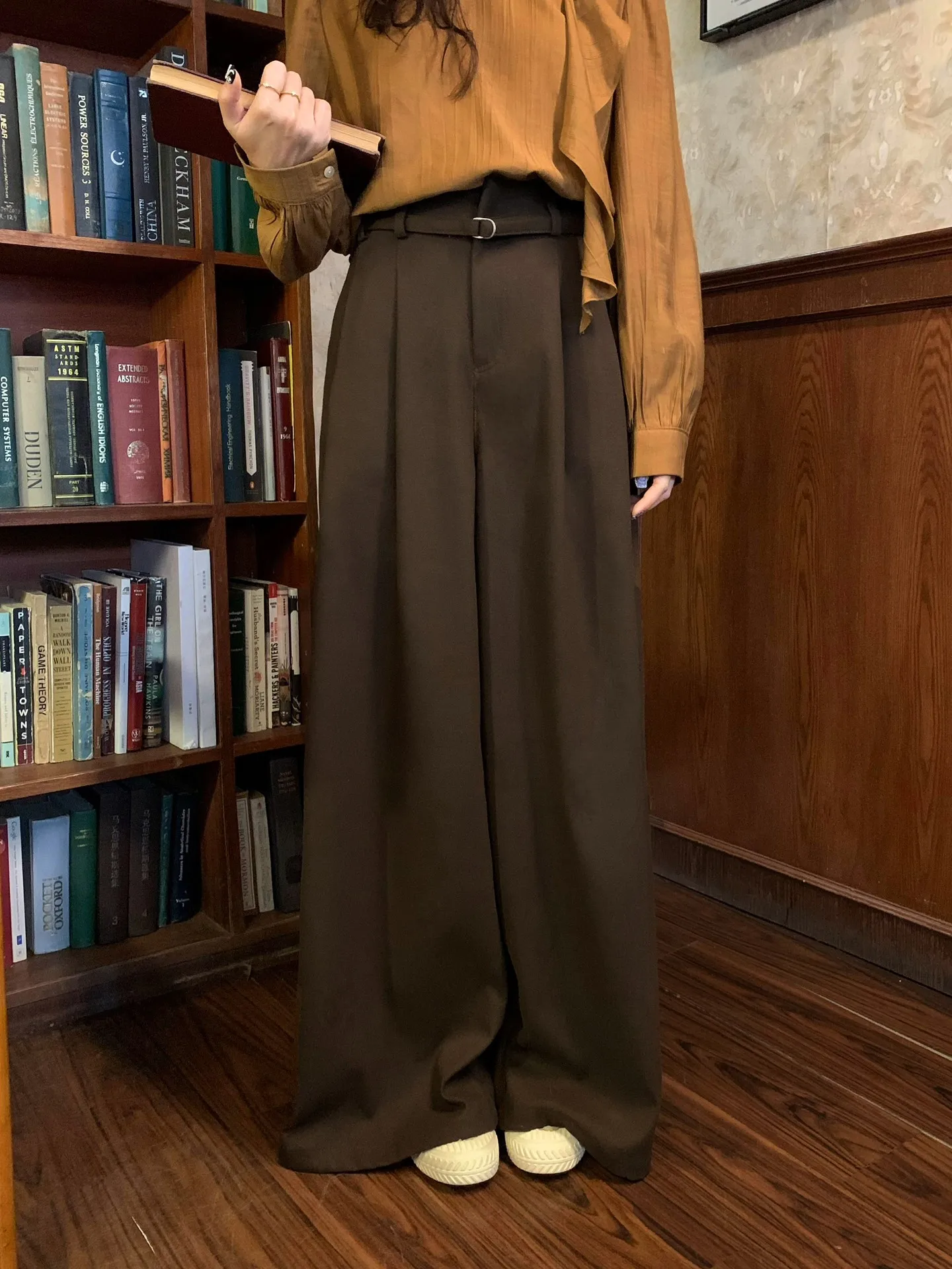 Удобные шерстяные брюки Moby кофейного цвета для осени и зимы, повседневные, в пол, с высокой талией, широкими штанинами, свободного кроя, женские
Удобные шерстяные брюки Moby кофейного цвета для осени и зимы, повседневные, в пол, с высокой талией, широкими штанинами, свободного кроя, женские