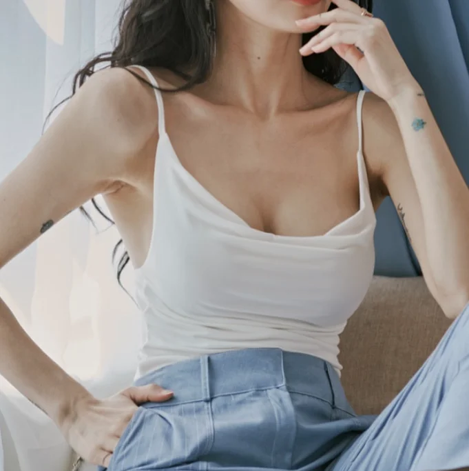 51STUDIO Autumn New Slim Fit Smooth Neckline Strap Vest Flat Mouth Tube Top Women's Cotton Color Underwear/T-shirt
51STUDIO Autumn New Slim Fit Smooth Neckline Strap Vest Flat Mouth Tube Top Women's Cotton Color Underwear/T-shirt