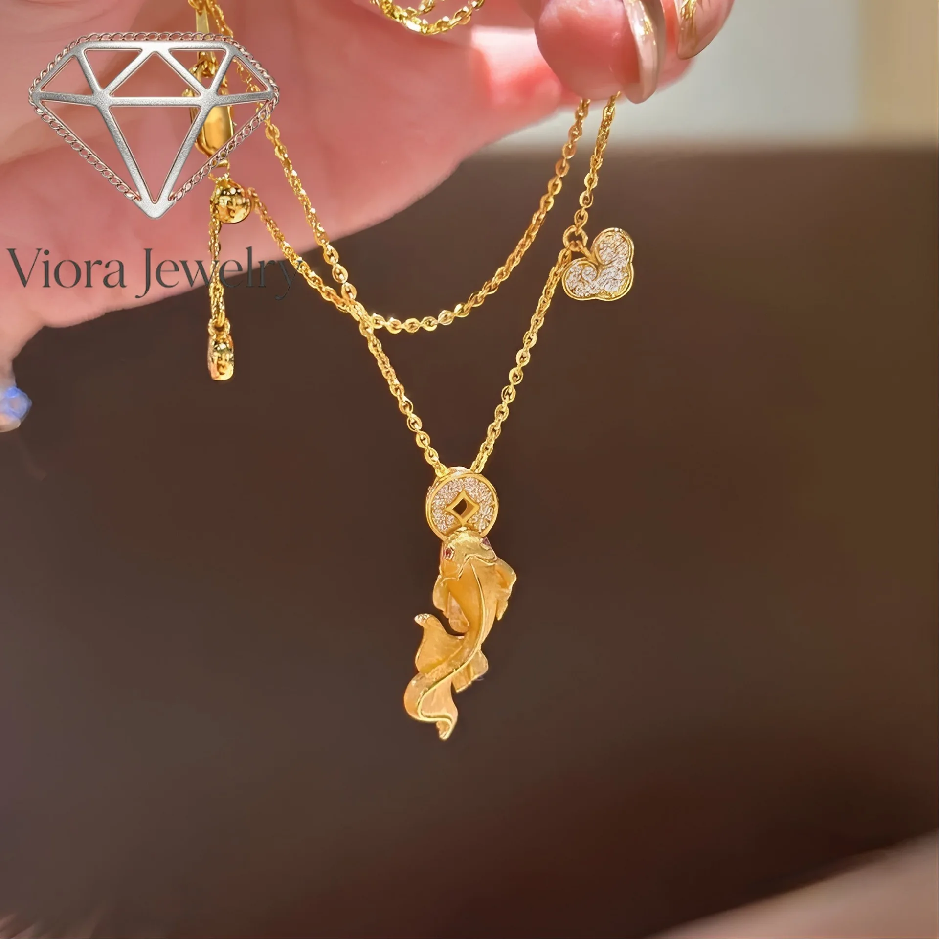 Viora Jewelry 24K real gold coins swallowing koi fish necklace for women 9999 diamonds inlaid with versatile of wealth-winning g
Viora Jewelry 24K real gold coins swallowing koi fish necklace for women 9999 diamonds inlaid with versatile of wealth-winning g