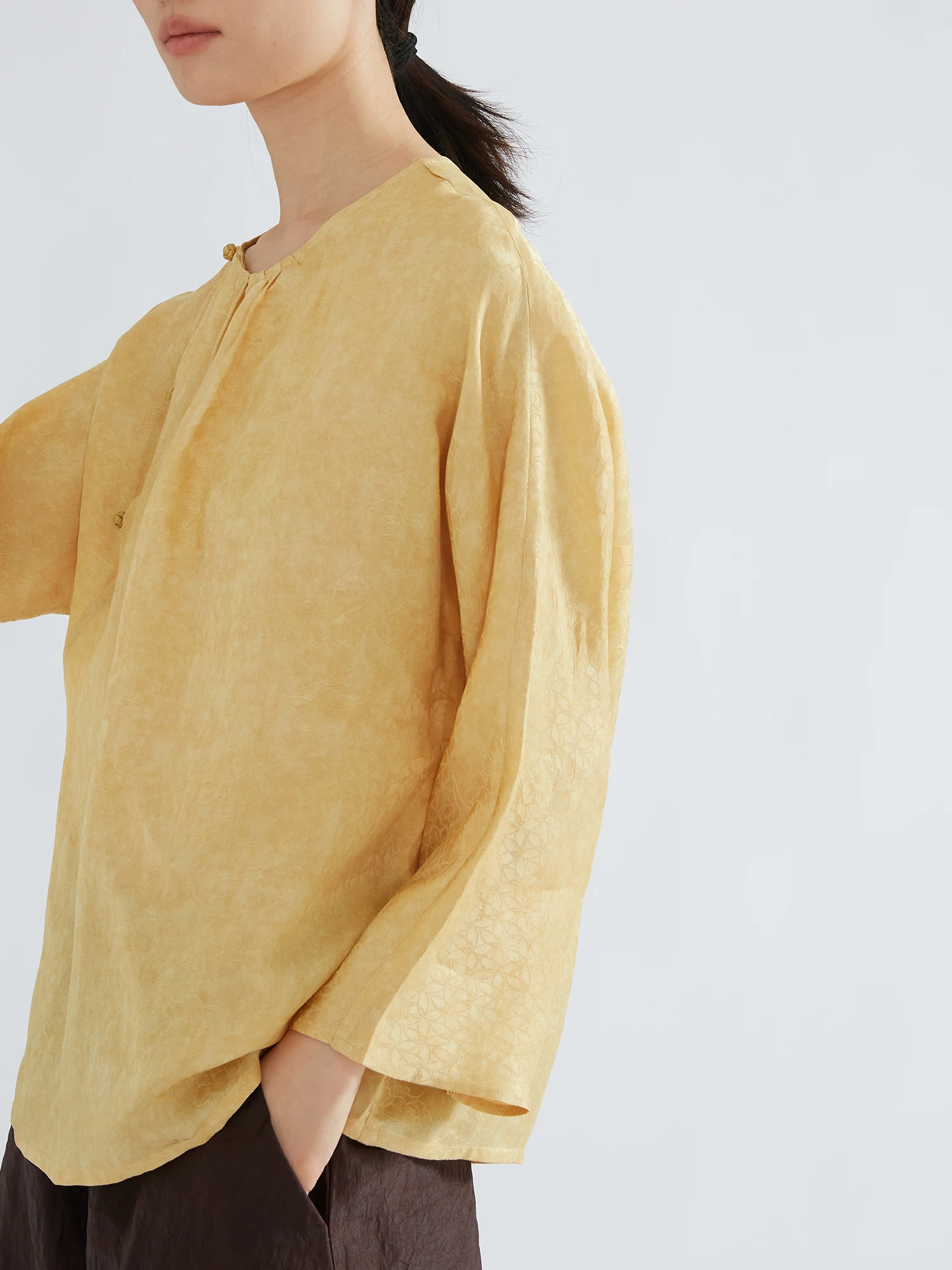 Spring 100% Mulberry Silk Jacquard Twisted Rose Top New Chinese Slant Front Button Blouses Temperament Women's Elegant Clothing
Spring 100% Mulberry Silk Jacquard Twisted Rose Top New Chinese Slant Front Button Blouses Temperament Women's Elegant Clothing