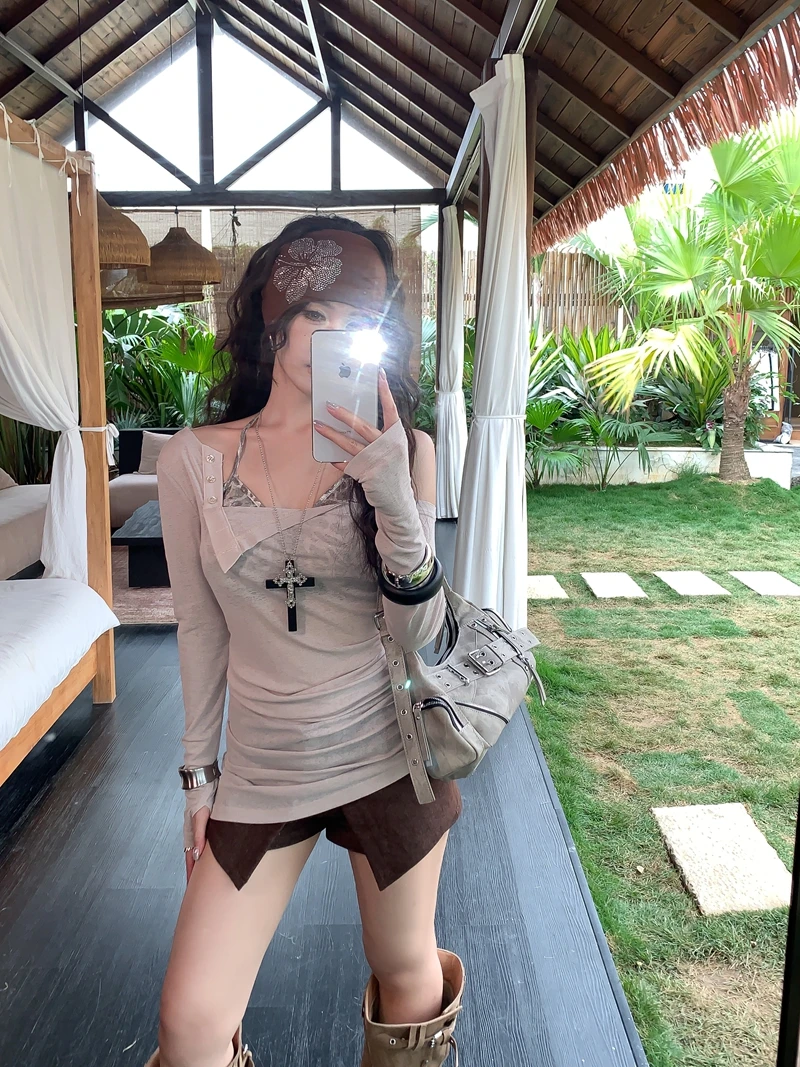 Khaki Shoulder Tie Long Sleeve Sun Protection Cover up T-Shirt Women Summer Spicy Leopard Print Tube Top Underwear Set Two Piece
Khaki Shoulder Tie Long Sleeve Sun Protection Cover up T-Shirt Women Summer Spicy Leopard Print Tube Top Underwear Set Two Piece