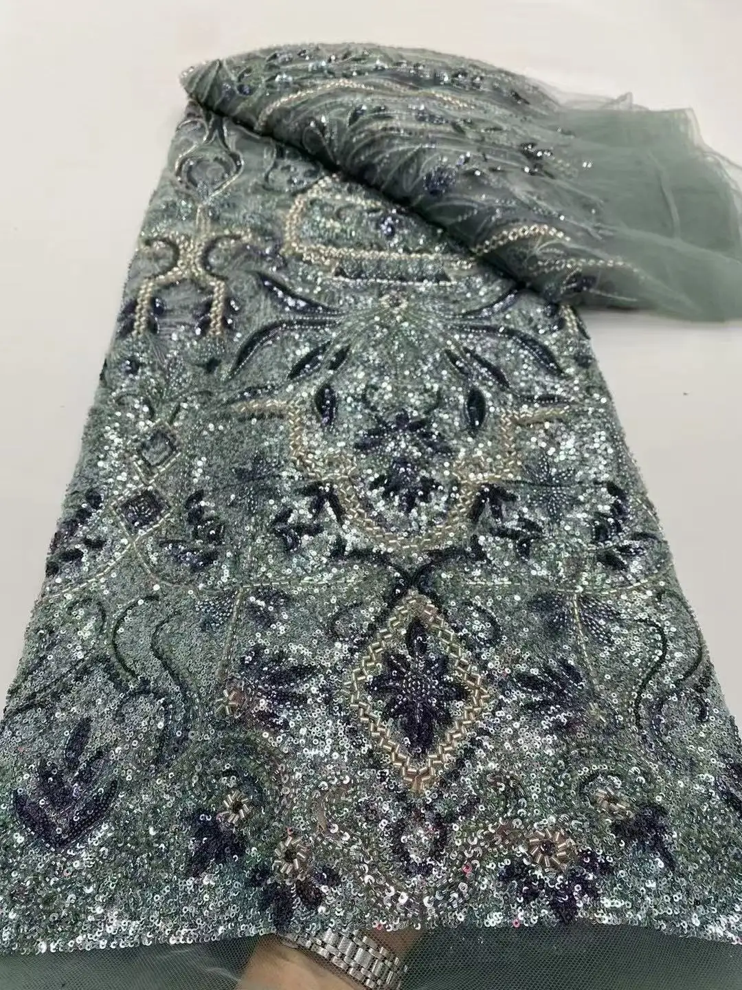 High Quality Fashion French Mesh Embroidery Sequins Beads Lace Fabric African Nigerian Lace Fabric For Wedding Dress Party
High Quality Fashion French Mesh Embroidery Sequins Beads Lace Fabric African Nigerian Lace Fabric For Wedding Dress Party