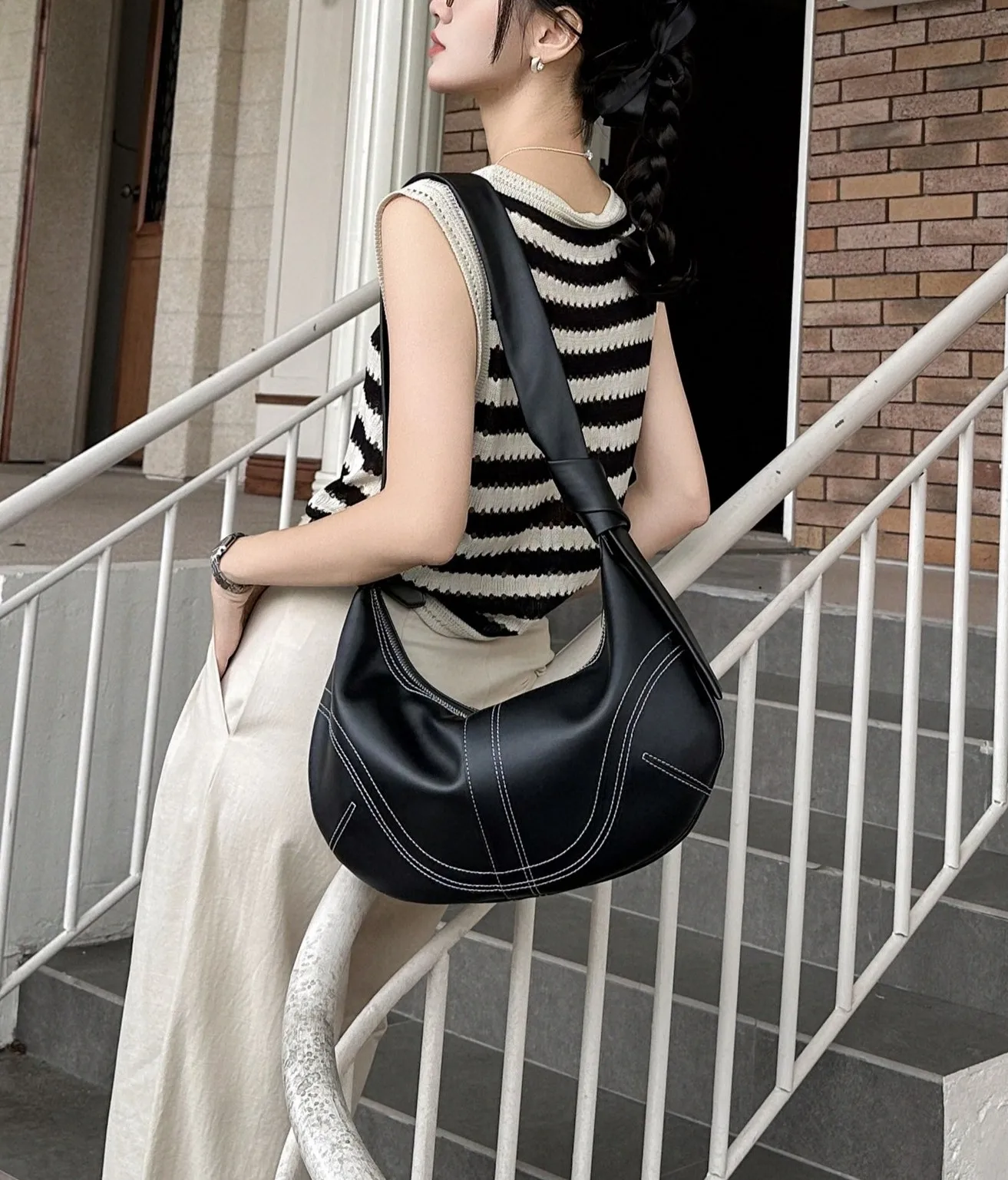 2026 New Spring and Summer Bags for Women, High-End Popular Crossbody Bags, Dumpling Bags, Women's Underarm Bags
2026 New Spring and Summer Bags for Women, High-End Popular Crossbody Bags, Dumpling Bags, Women's Underarm Bags