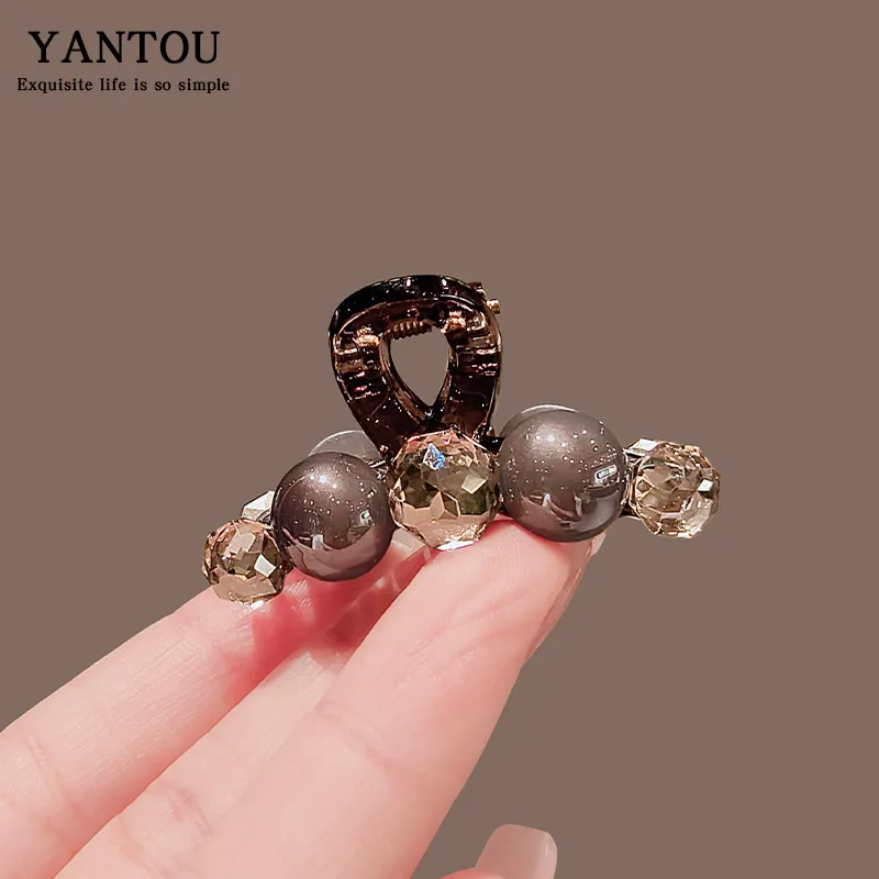 Premium Flower Side Bangs Broken Hair Small Grab Clip Female Hairpin Back Head Half Clip Hair Grab Temperament Cute Shark Clip
Premium Flower Side Bangs Broken Hair Small Grab Clip Female Hairpin Back Head Half Clip Hair Grab Temperament Cute Shark Clip