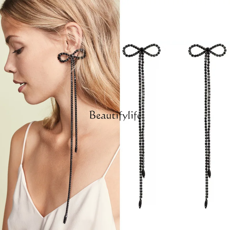 Black flash diamond bow simple line super long earrings women's face thin super long fringed earrings
Black flash diamond bow simple line super long earrings women's face thin super long fringed earrings