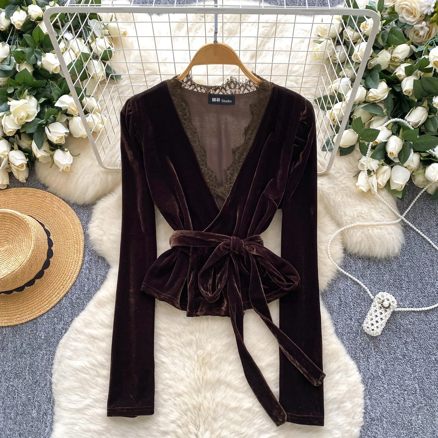 Clothland Women Vintage Velour Blouse Lace Spliced Long Sleeve Sashes Velvet Shirt Retro V Neck Tops Mujer LB319
Clothland Women Vintage Velour Blouse Lace Spliced Long Sleeve Sashes Velvet Shirt Retro V Neck Tops Mujer LB319