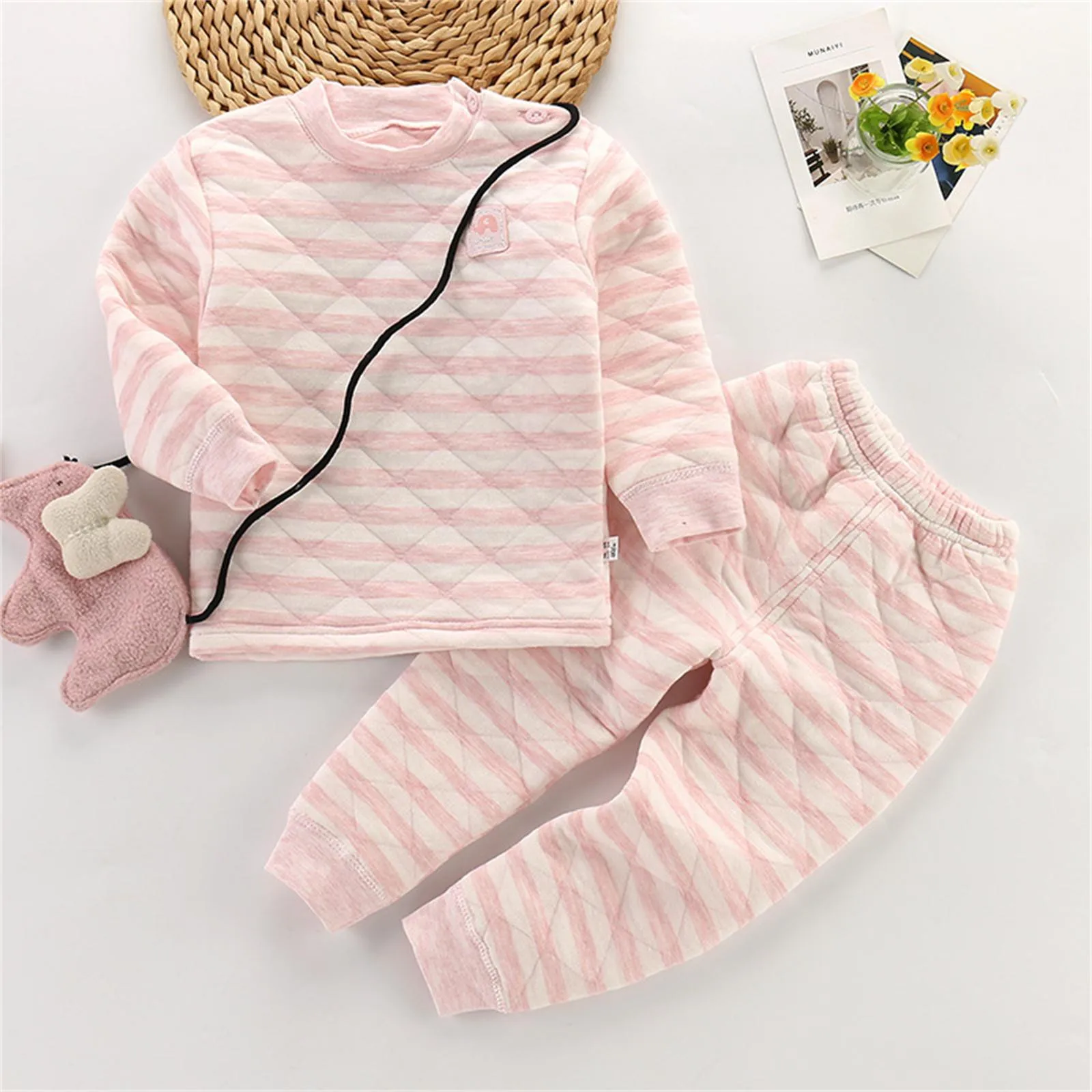 Toddler Outfits Children's Warm Underwear Set Cotton New Baby Warm Thickening Cotton Girls Crop Top with Pants
Toddler Outfits Children's Warm Underwear Set Cotton New Baby Warm Thickening Cotton Girls Crop Top with Pants