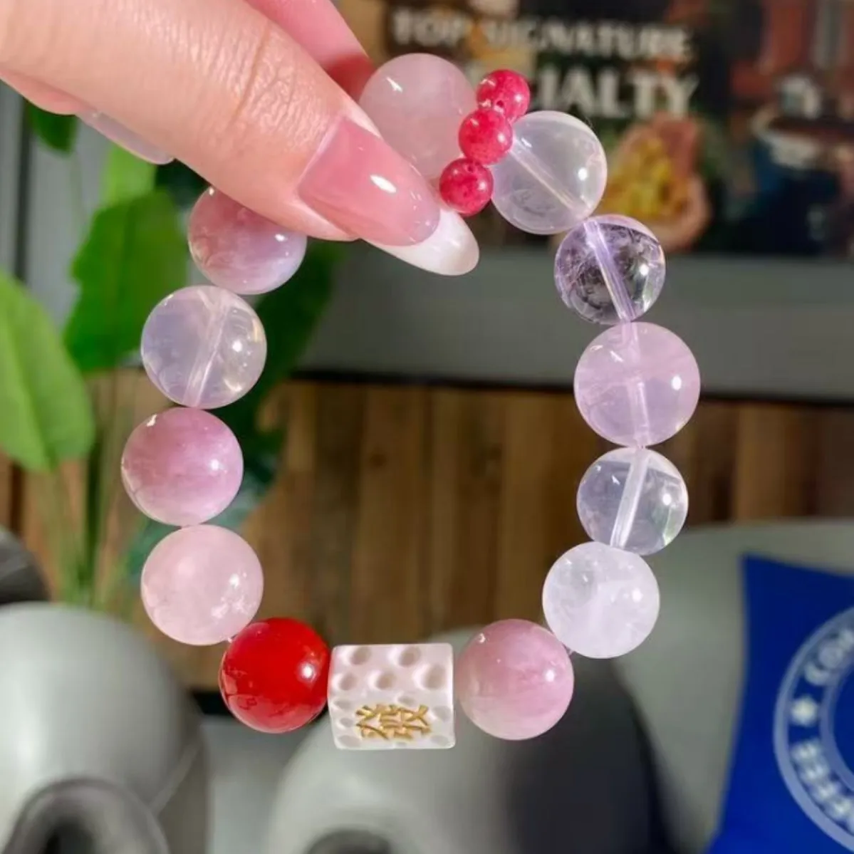 Natural Powder Crystal Bracelet, Amethyst Bracelet, Duobao Bracelet, Women's Light Luxury Fashion Accessories Original
Natural Powder Crystal Bracelet, Amethyst Bracelet, Duobao Bracelet, Women's Light Luxury Fashion Accessories Original