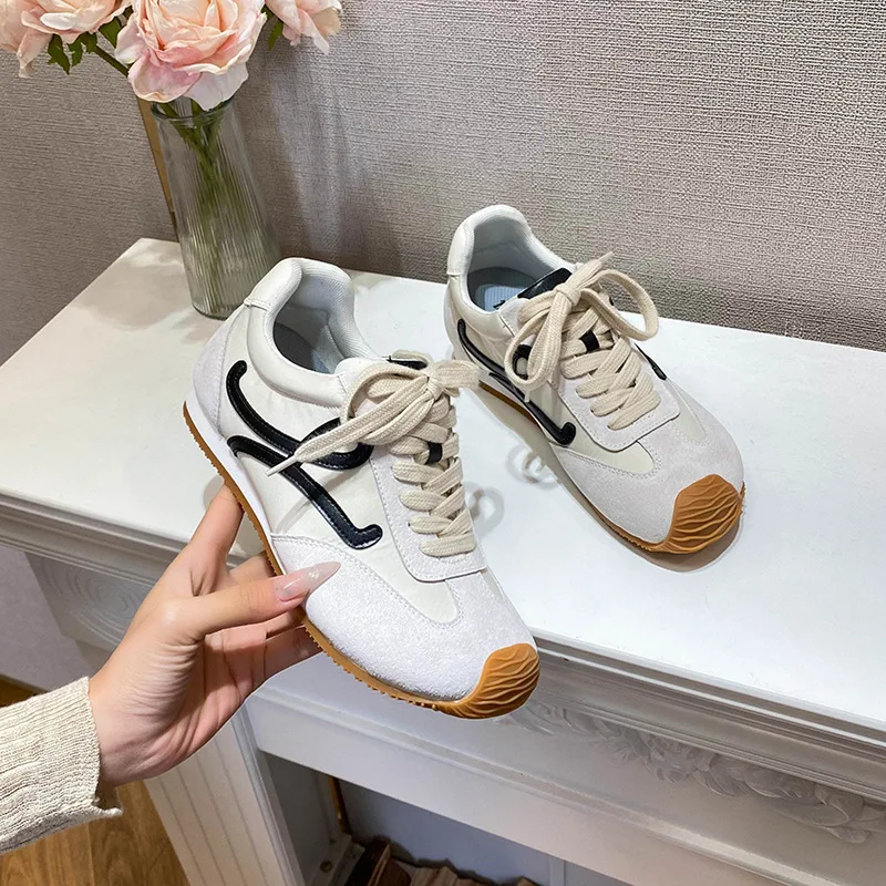 5cm Height Increase Lace Up Casual Big Head Women Sneakers
5cm Height Increase Lace Up Casual Big Head Women Sneakers