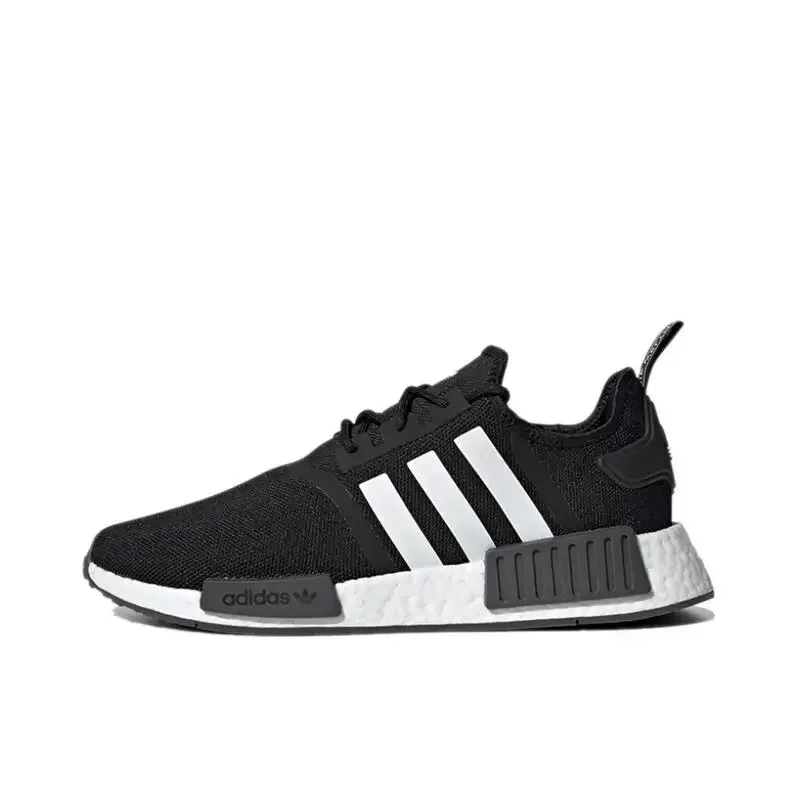 Мужские кроссовки Adidas Originals NMD R1 BOOST, модные, дышащая ткань, легкие, повседневные кроссовки, черный, белый цвет
Мужские кроссовки Adidas Originals NMD R1 BOOST, модные, дышащая ткань, легкие, повседневные кроссовки, черный, белый цвет