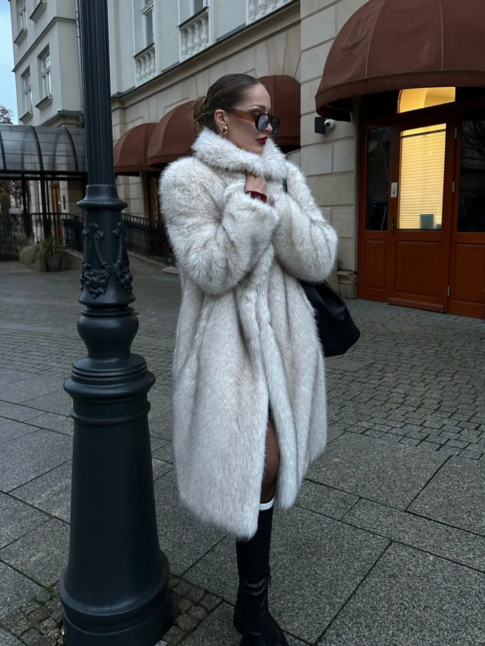 Slouchy Chic Long Eco Faux Fur Winter Coat Female Thick Warm Fluffy Fox Fur Women Jacket Street Fashion Oversized Woman Clothes
Slouchy Chic Long Eco Faux Fur Winter Coat Female Thick Warm Fluffy Fox Fur Women Jacket Street Fashion Oversized Woman Clothes