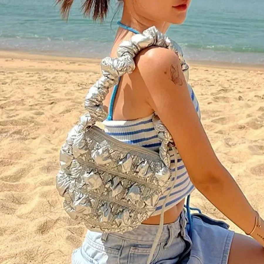 Fashion Silver Ruched Women Shoulder Bags Designer Quilted Hobos Crossbody Bag Luxury Nylon Small Tote Purse Soft Puffy Bag 2023
Fashion Silver Ruched Women Shoulder Bags Designer Quilted Hobos Crossbody Bag Luxury Nylon Small Tote Purse Soft Puffy Bag 2023