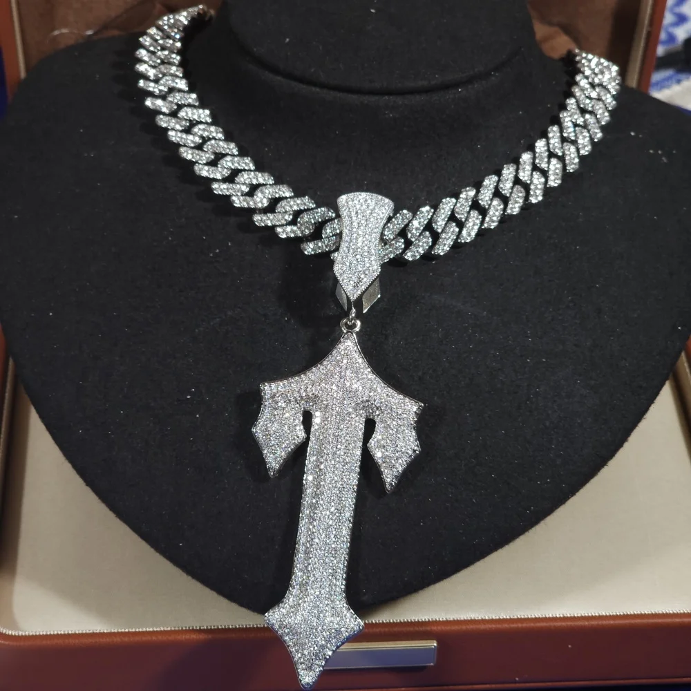 ICECHARMI подвеска в виде креста с шипами, кубинская цепочка, полный Iced Out, CZ, ювелирные изделия Eternity, нишевый аксессуар для мужчин и женщин, стиль хип-хоп
ICECHARMI подвеска в виде креста с шипами, кубинская цепочка, полный Iced Out, CZ, ювелирные изделия Eternity, нишевый аксессуар для мужчин и женщин, стиль хип-хоп