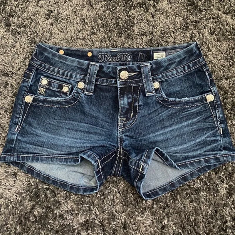 Gothic Art Pattern Embroidery Decoration Low-waist Mini Denim Shorts Women's Sexy Slim and Versatile Short Skirt
Gothic Art Pattern Embroidery Decoration Low-waist Mini Denim Shorts Women's Sexy Slim and Versatile Short Skirt