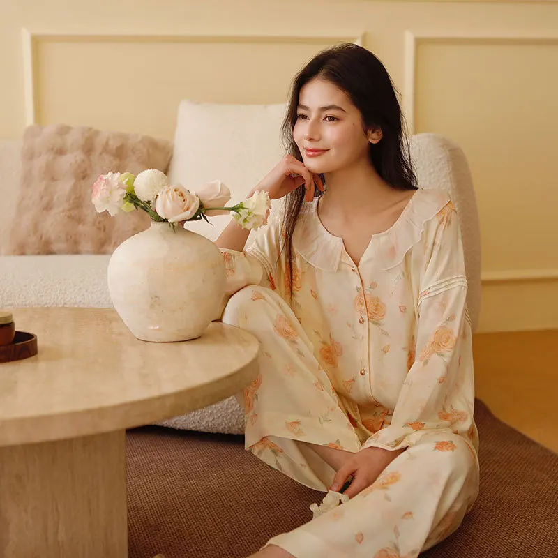 2025 Satin Beautiful Flower Printing Loose Version Pajamas for Women Lace Collar Long Sleeve Trousers Loungewear 2 Piece Sets
2025 Satin Beautiful Flower Printing Loose Version Pajamas for Women Lace Collar Long Sleeve Trousers Loungewear 2 Piece Sets