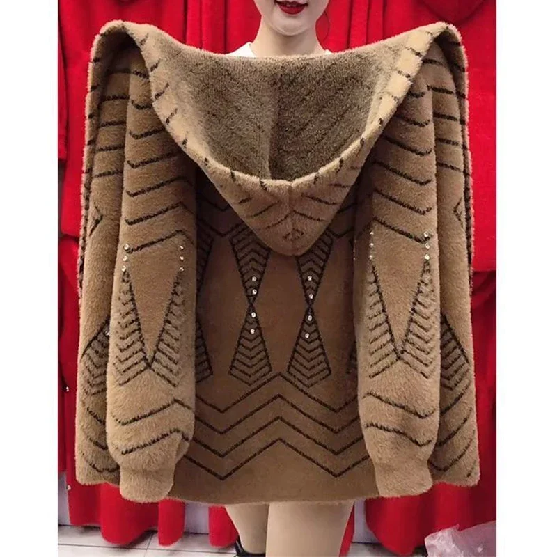 Middle Aged Elderly Women's Clothing Fashion Striped Rhinestone Velvet Mink Coat Winter Autumn Mother Casual Hooded Jacket A70
Middle Aged Elderly Women's Clothing Fashion Striped Rhinestone Velvet Mink Coat Winter Autumn Mother Casual Hooded Jacket A70
