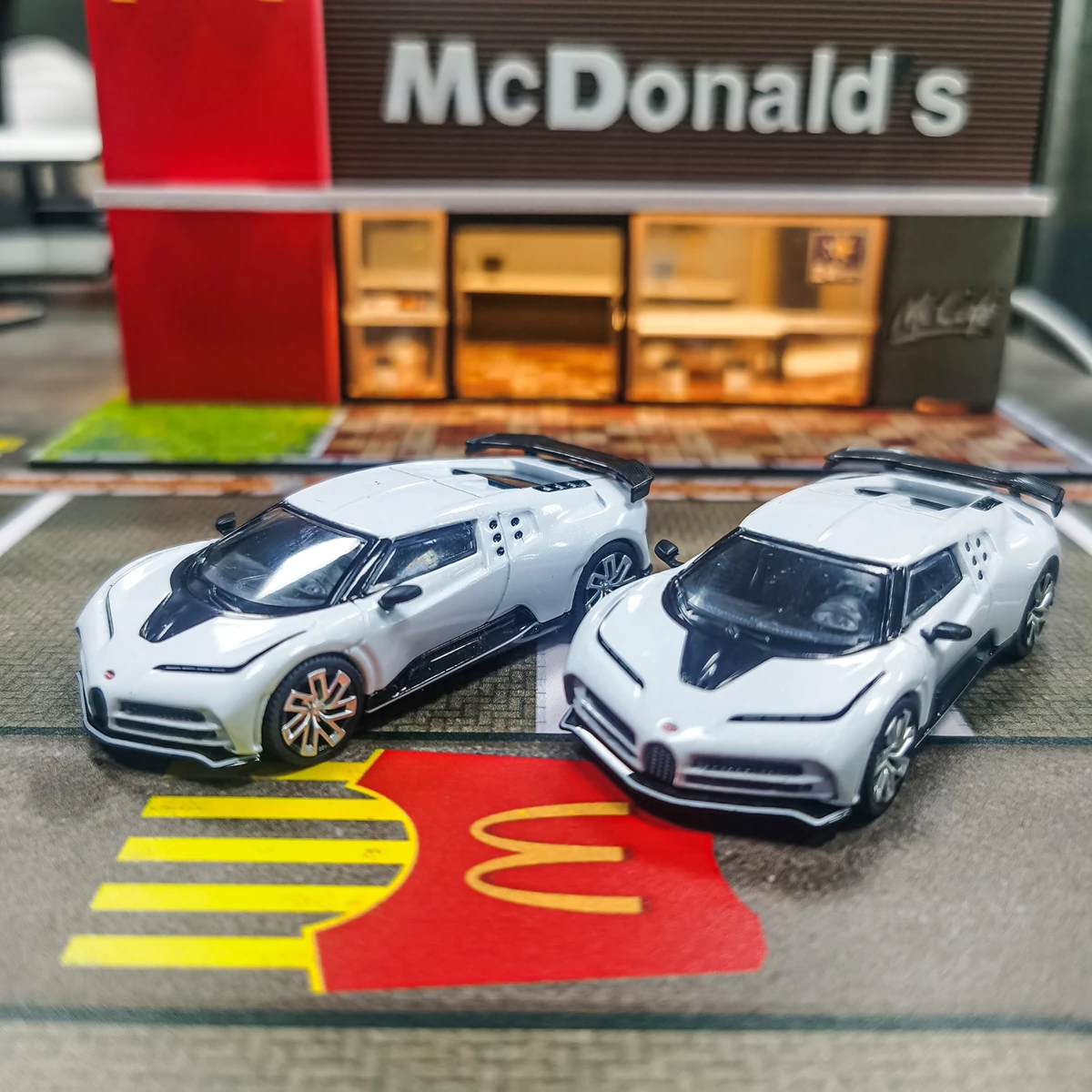 2Pcs Mini GT Centodieci White 2019 Diecast Car Model(No box)
2Pcs Mini GT Centodieci White 2019 Diecast Car Model(No box)