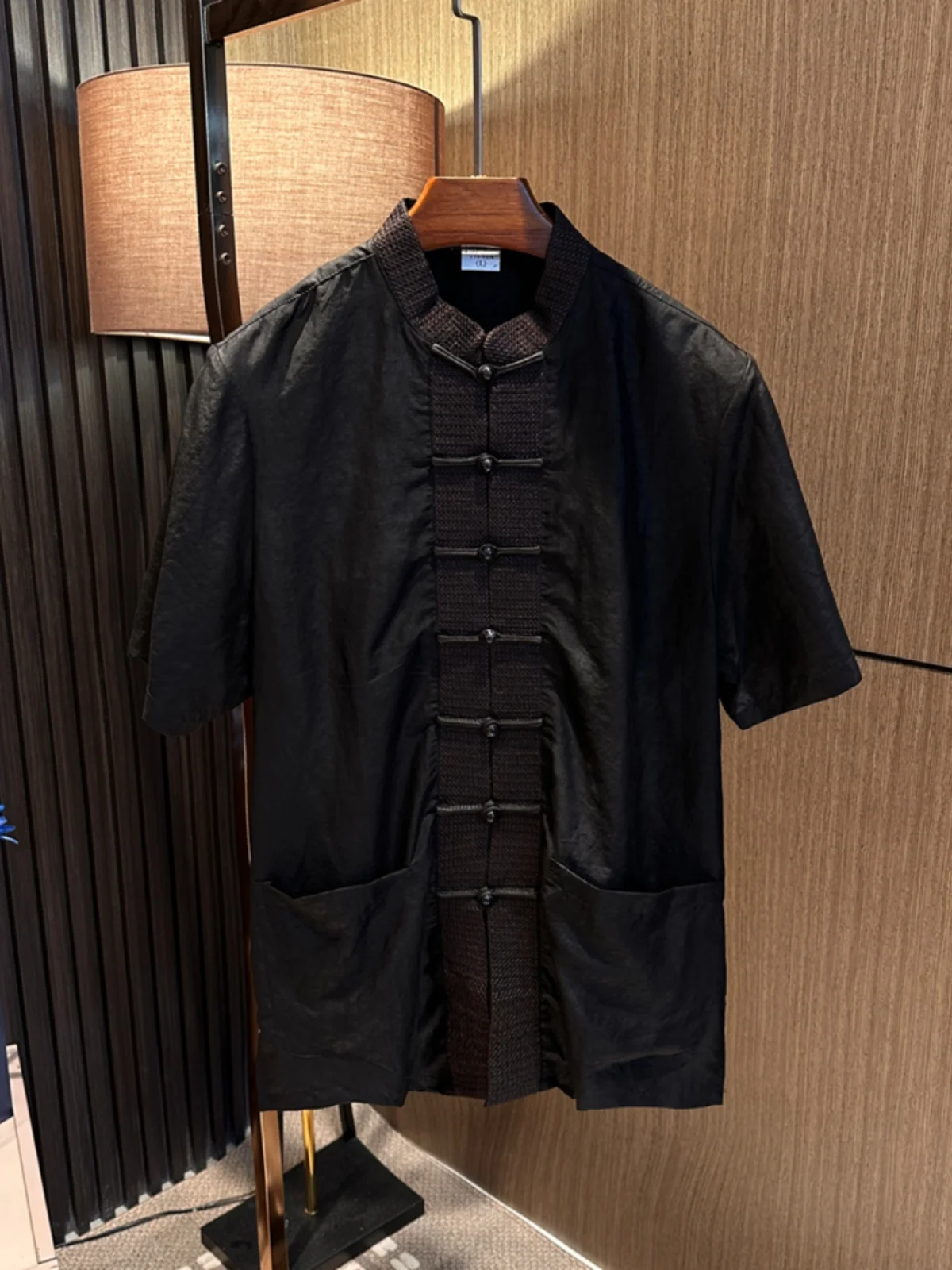 Men's Traditional Chinese Sle ort Sve Silk irt Vintage Tang Costume Faion Urban Loose Fit Breathable Summer irt
Men's Traditional Chinese Sle ort Sve Silk irt Vintage Tang Costume Faion Urban Loose Fit Breathable Summer irt