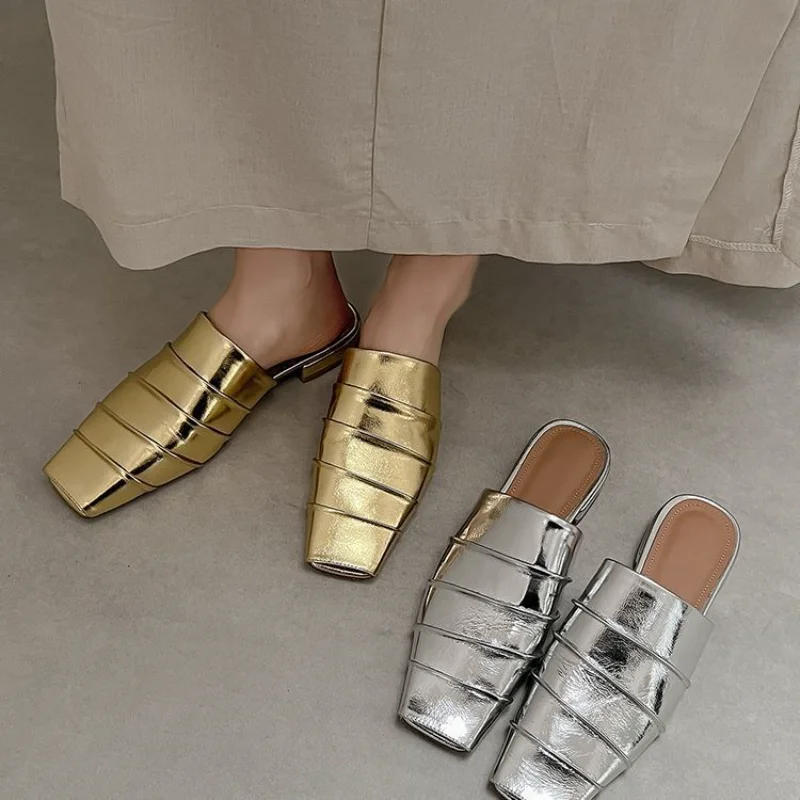 Женские повседневные тапочки размера плюс 35–42, удобная летняя обувь из лакированной кожи на массивном низком каблуке, домашние уличные повседневные шлепанцы, сандалии
Женские повседневные тапочки размера плюс 35–42, удобная летняя обувь из лакированной кожи на массивном низком каблуке, домашние уличные повседневные шлепанцы, сандалии