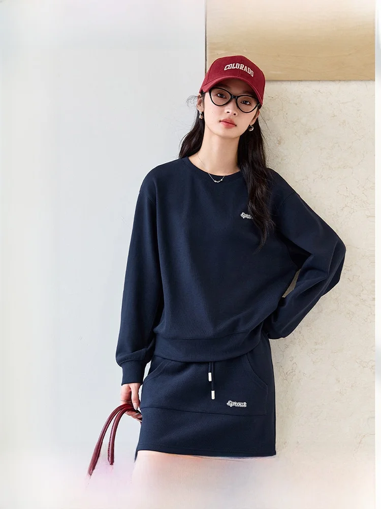 Fashionable Minimalist Style Dark Blue Sweatshirt Set Women's round Neck Top Half Skirt Two-Piece Suit Spring 2026 Casual Wear
Fashionable Minimalist Style Dark Blue Sweatshirt Set Women's round Neck Top Half Skirt Two-Piece Suit Spring 2026 Casual Wear