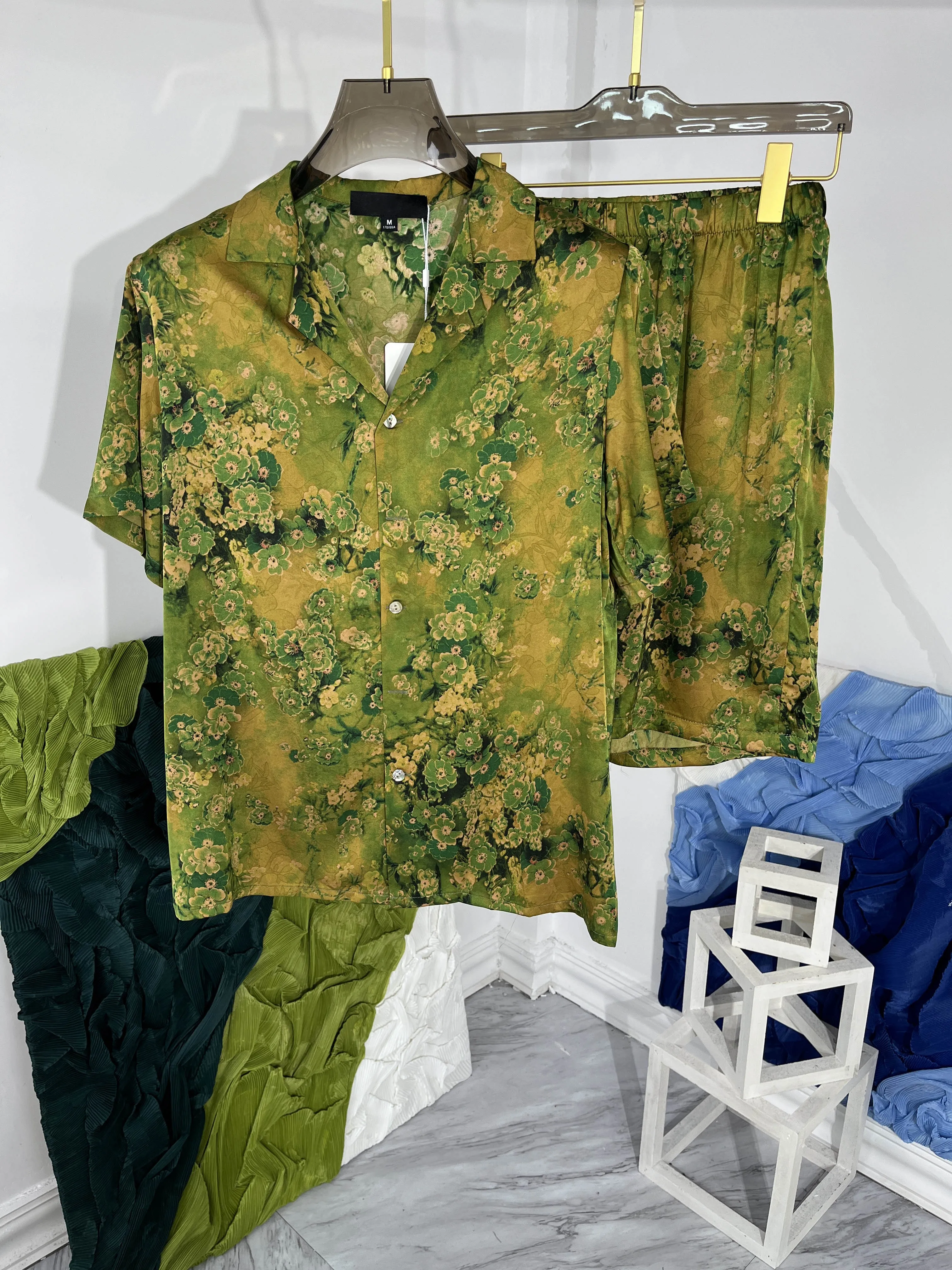 2023 Sumer Hot Chic Men's Suit High Quality Floral Print Short-sleeves Casaul Shirt + Beach Pants Two Piece Set C634
2023 Sumer Hot Chic Men's Suit High Quality Floral Print Short-sleeves Casaul Shirt + Beach Pants Two Piece Set C634