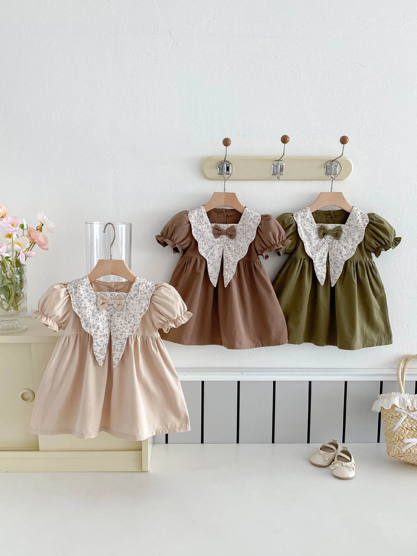 2025 Summer Pure Cotton Baby Girls Collegiate Dress - Floral Doll Collar Puff Sleeve Princess Dress for 1-4 Years Old Children
2025 Summer Pure Cotton Baby Girls Collegiate Dress - Floral Doll Collar Puff Sleeve Princess Dress for 1-4 Years Old Children