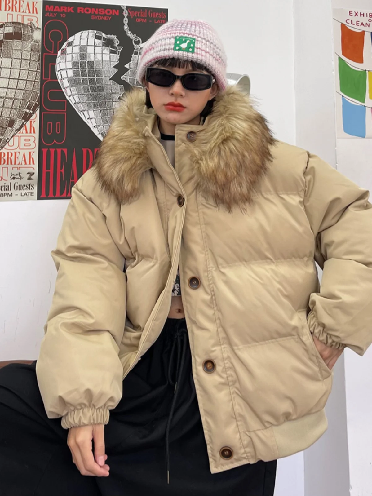 Design sense large fur collar hooded cotton jacket for women 2023 winter new loose bf small stature thickened coats
Design sense large fur collar hooded cotton jacket for women 2023 winter new loose bf small stature thickened coats