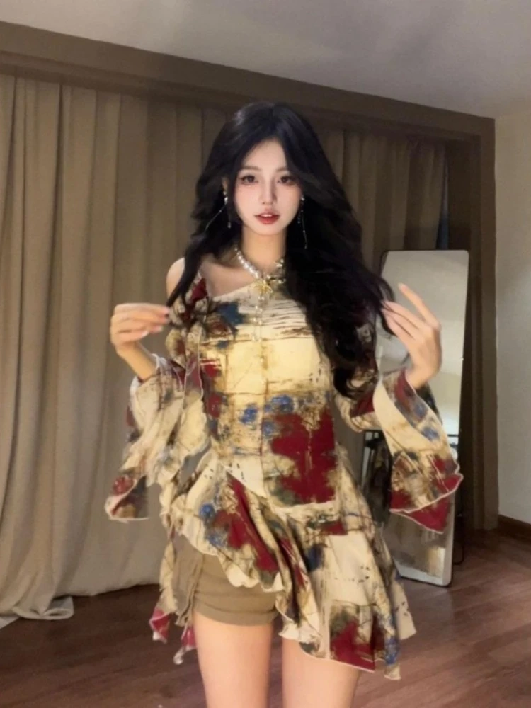 Elegant Vintage Oil Painting Blouses 2025 Summer New Shirts Women Irregular Skew Collar Off Shoulder Blusas De Mujer
Elegant Vintage Oil Painting Blouses 2025 Summer New Shirts Women Irregular Skew Collar Off Shoulder Blusas De Mujer