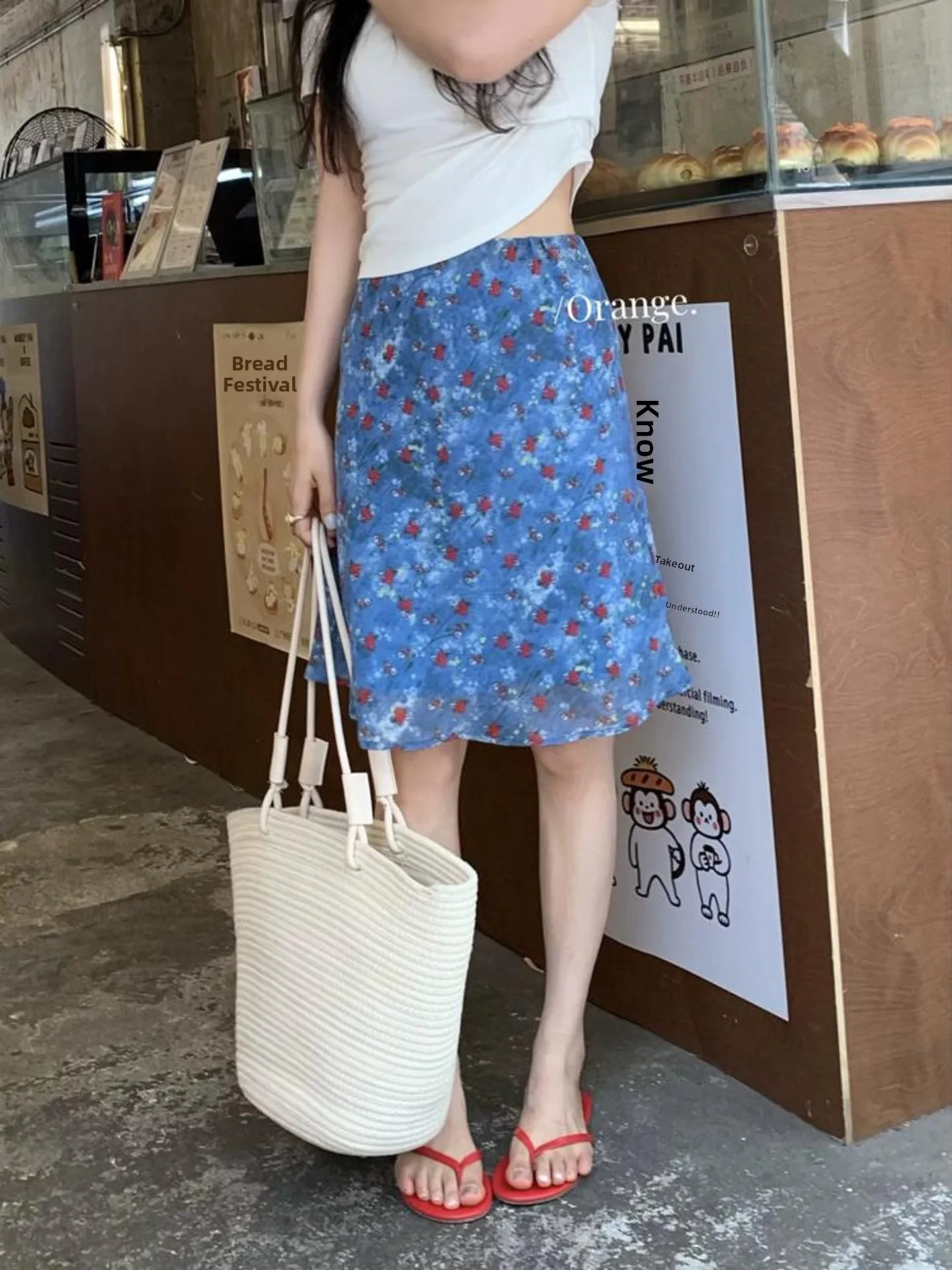Summer 2026 High Waist Floral Print Blue Half Skirt Fashionable Versatile Short Skirt Korean Style A-Line Silhouette Casual Wear
Summer 2026 High Waist Floral Print Blue Half Skirt Fashionable Versatile Short Skirt Korean Style A-Line Silhouette Casual Wear