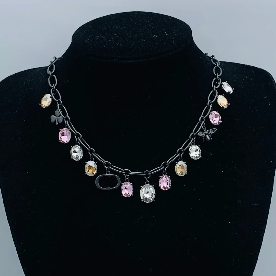 Новинка: Многоцветное ожерелье-чокер с геометрическими элементами, стразами, буквами, сердечками и металлическими бусинами, модное украшение
Новинка: Многоцветное ожерелье-чокер с геометрическими элементами, стразами, буквами, сердечками и металлическими бусинами, модное украшение