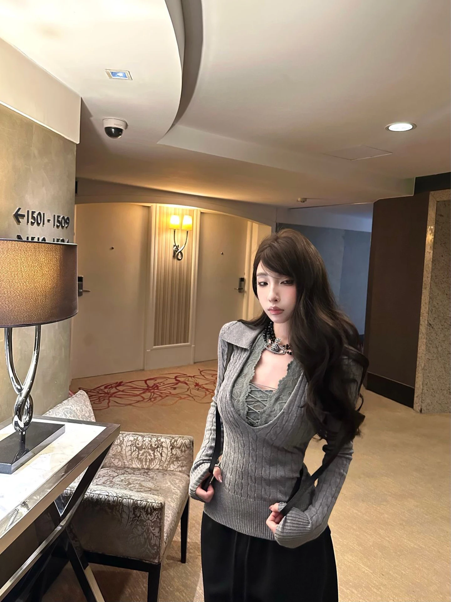 Корейский вязаный комплект FuunJ: свитер с глубоким V-образным вырезом, топ с кружевными бретелями и узором «косы», и топ с вставками для груди — комплект из двух предметов для женщин
Корейский вязаный комплект FuunJ: свитер с глубоким V-образным вырезом, топ с кружевными бретелями и узором «косы», и топ с вставками для груди — комплект из двух предметов для женщин