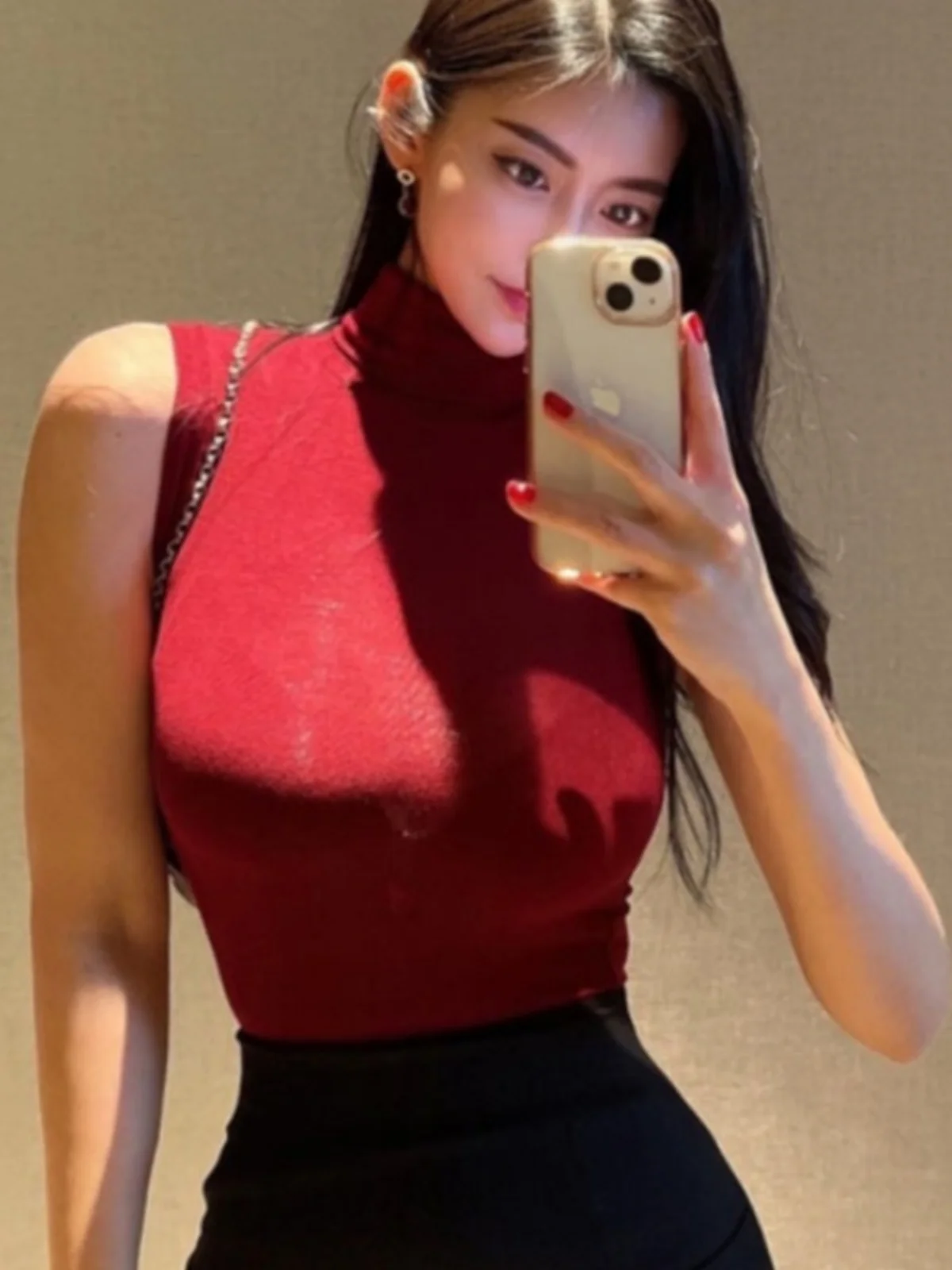 Красная футболка-топ с высоким воротником, облегающая, тонкая, эластичная, дышащая, летняя, сексуальная, для ношения поверх одежды
Красная футболка-топ с высоким воротником, облегающая, тонкая, эластичная, дышащая, летняя, сексуальная, для ношения поверх одежды