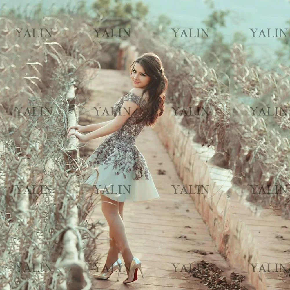 Luxury A-line V-neck Homecoming Gowns Long Flared Sleeves Tulle Feather Beaded Party Cocktail Dress Robe De Soirée Mariage
Luxury A-line V-neck Homecoming Gowns Long Flared Sleeves Tulle Feather Beaded Party Cocktail Dress Robe De Soirée Mariage