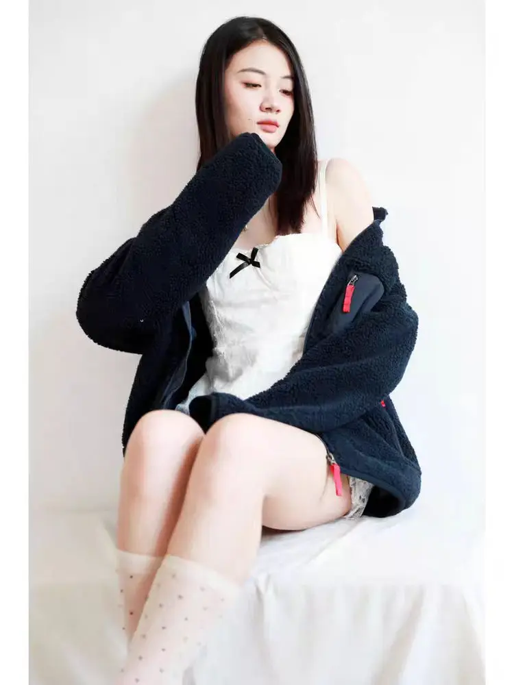 Embroidered Thiened Lamb Fur Jaet Collared Outdoor Coat for Men And Women Faionable Urban Sle Long Sve
Embroidered Thiened Lamb Fur Jaet Collared Outdoor Coat for Men And Women Faionable Urban Sle Long Sve