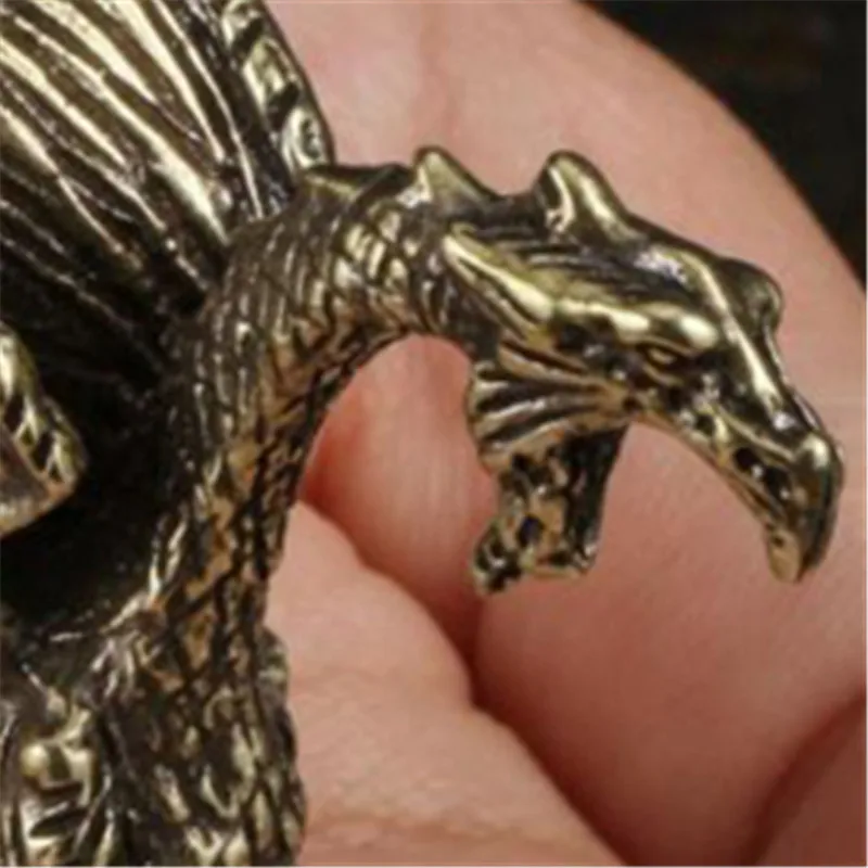 Chinese Mythical Beast Figurine Retro Desktop Ornament Home Feng Shui Decoration Solid Brass Pterosaur Dragon Statue
Chinese Mythical Beast Figurine Retro Desktop Ornament Home Feng Shui Decoration Solid Brass Pterosaur Dragon Statue
