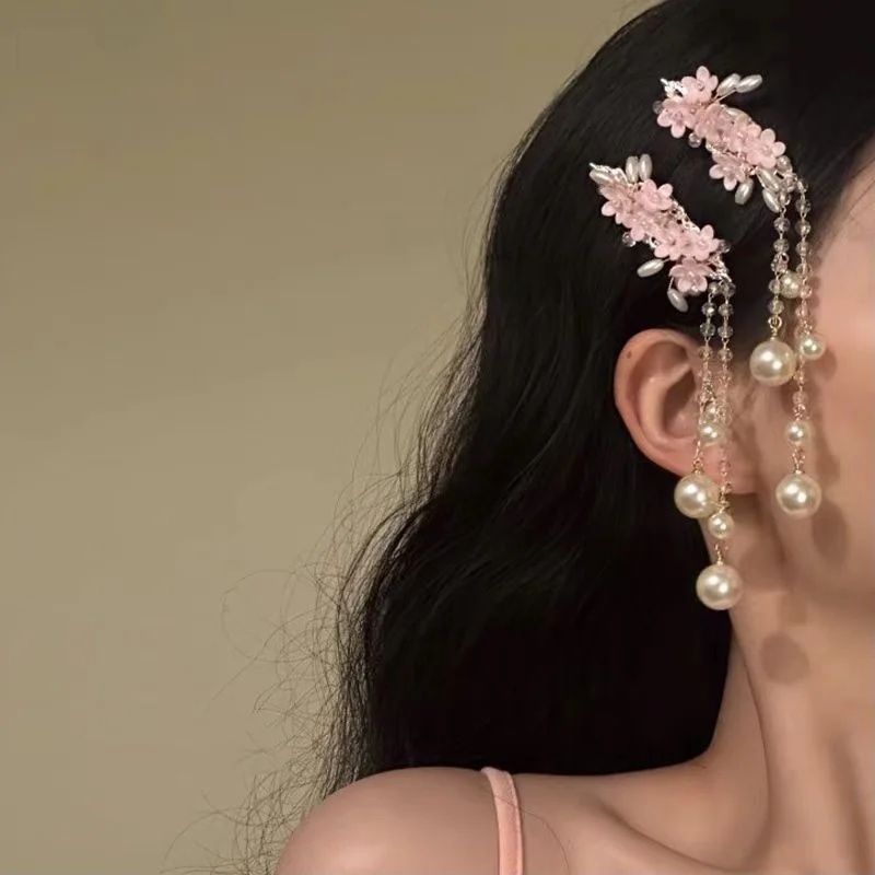 1PC Spring And Summer Sweet Flower Pearl Tassel Hair Clip Female New Fashion Exquisite Hundred Hundred Hundred Hair Accessories
1PC Spring And Summer Sweet Flower Pearl Tassel Hair Clip Female New Fashion Exquisite Hundred Hundred Hundred Hair Accessories