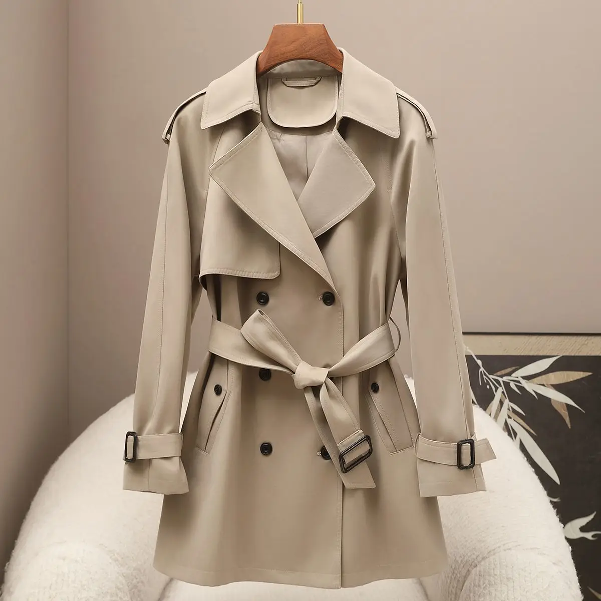 Весенняя новинка: женская ветровка средней длины в британском стиле, двубортная, с завязками, приталенная куртка.
Весенняя новинка: женская ветровка средней длины в британском стиле, двубортная, с завязками, приталенная куртка.