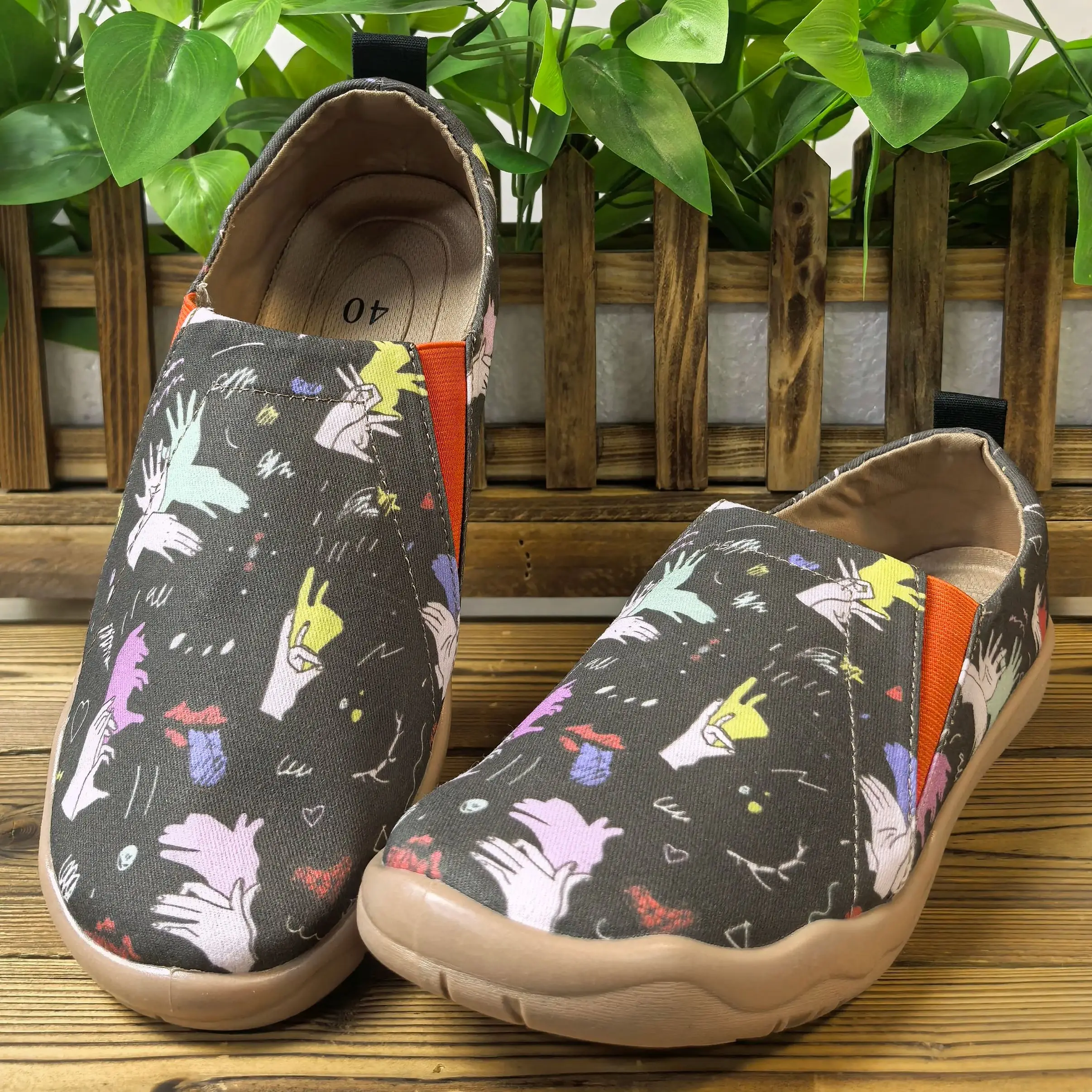 Women's Spring and Summer New Style Black Fashionable Finger and Palm Print Casual Shoes, Comfortable Shallow Mouth Low Top Soft Sole Lightweight Breathable Large Size Women's Shoes
Women's Spring and Summer New Style Black Fashionable Finger and Palm Print Casual Shoes, Comfortable Shallow Mouth Low Top Soft Sole Lightweight Breathable Large Size Women's Shoes