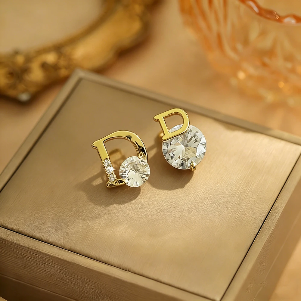 Classic Korea Fashion High Quality Metal Style Letter D Earrings Friends Gift Women Jewelry Earrings 2022
Classic Korea Fashion High Quality Metal Style Letter D Earrings Friends Gift Women Jewelry Earrings 2022