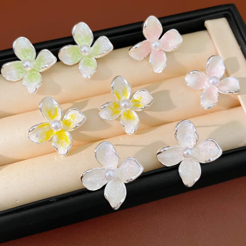 Gradient Enamel Four Petal Flower Pearl Stud Earrings For Women Silver Needle Fresh Summer Niche Luxury Jewelry Gift
Gradient Enamel Four Petal Flower Pearl Stud Earrings For Women Silver Needle Fresh Summer Niche Luxury Jewelry Gift