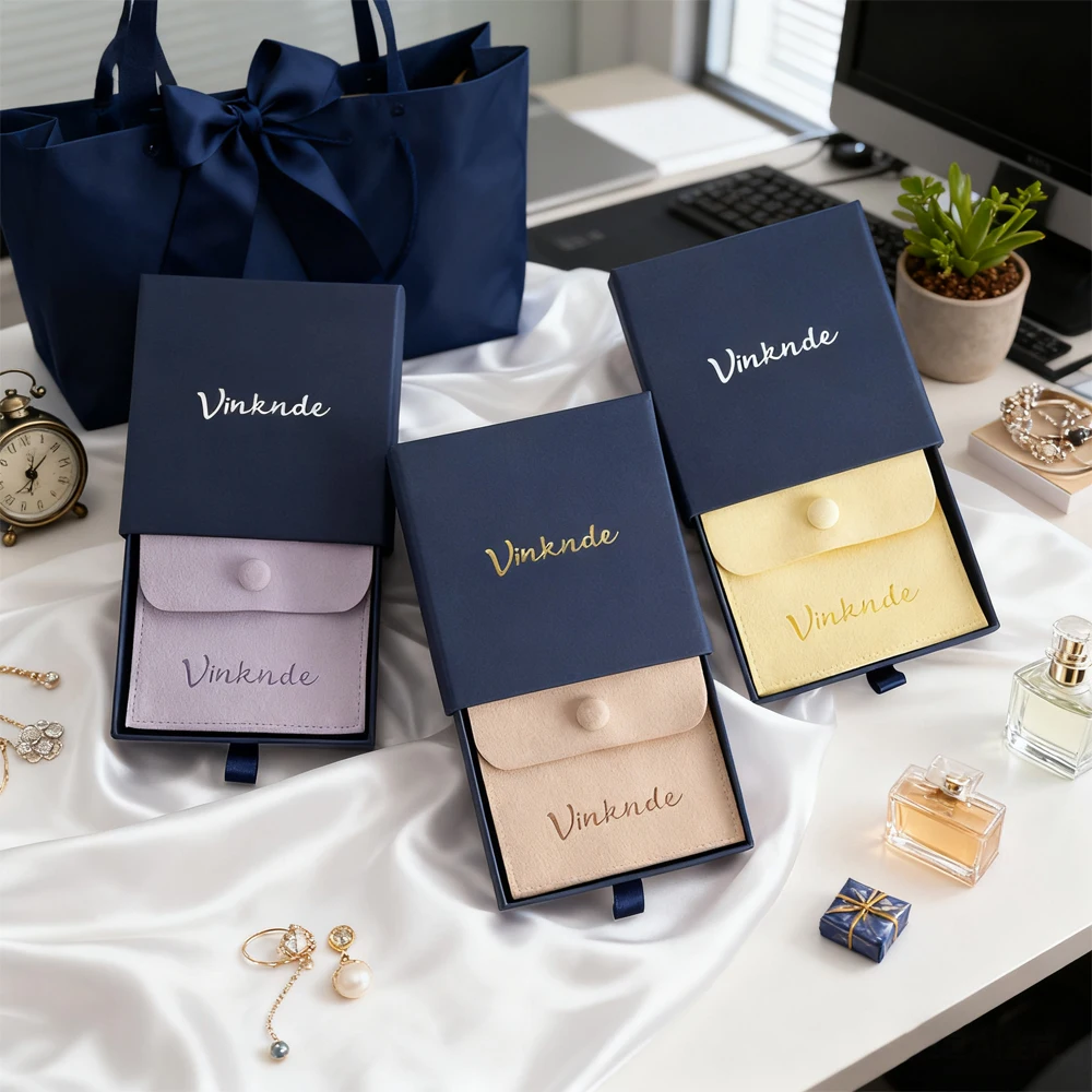 Microfiber Jewelry Snap Button Bag Pearl Necklace Ring Earring Storage Protection Customizable Logo Navy Paper Drawer Boxes Case
Microfiber Jewelry Snap Button Bag Pearl Necklace Ring Earring Storage Protection Customizable Logo Navy Paper Drawer Boxes Case